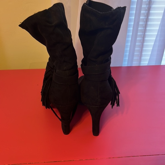 Express faux suede tassel slouchy ankle boot. - Picture 3 of 5